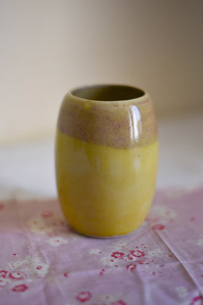 Petit vase jaune