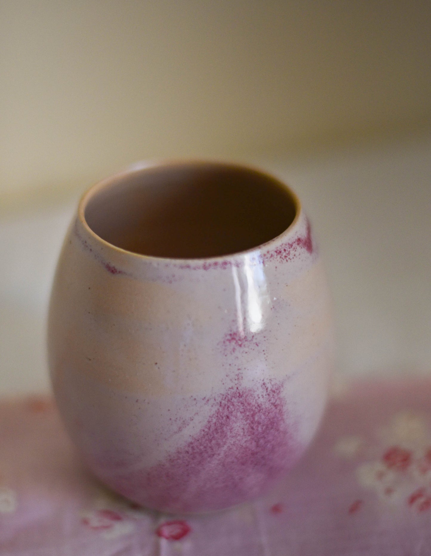 Petit vase en grès blanc